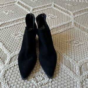 Vince Camuto Booties sz 7